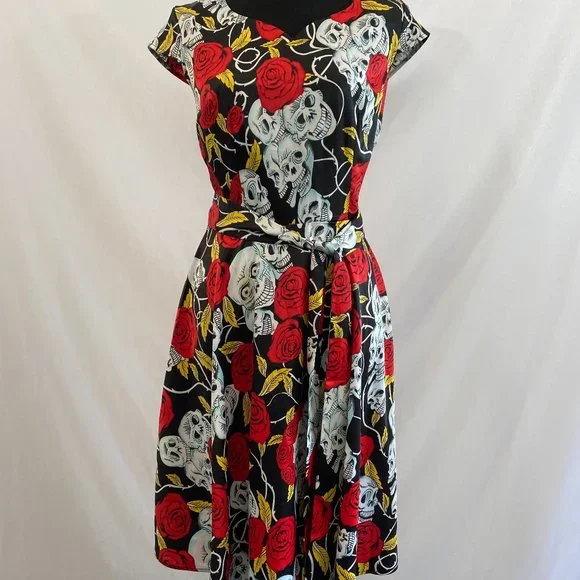 Dress Tells White Skulls Red Roses Satin Fit & Flare Rockabilly Dress NWOT Small - Picture 5 of 15